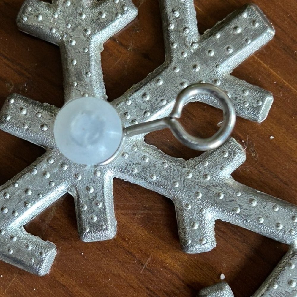 Vintage Silverplated 8" Snowflake Trivet with Hook for Hanging - Picture 6 of 7